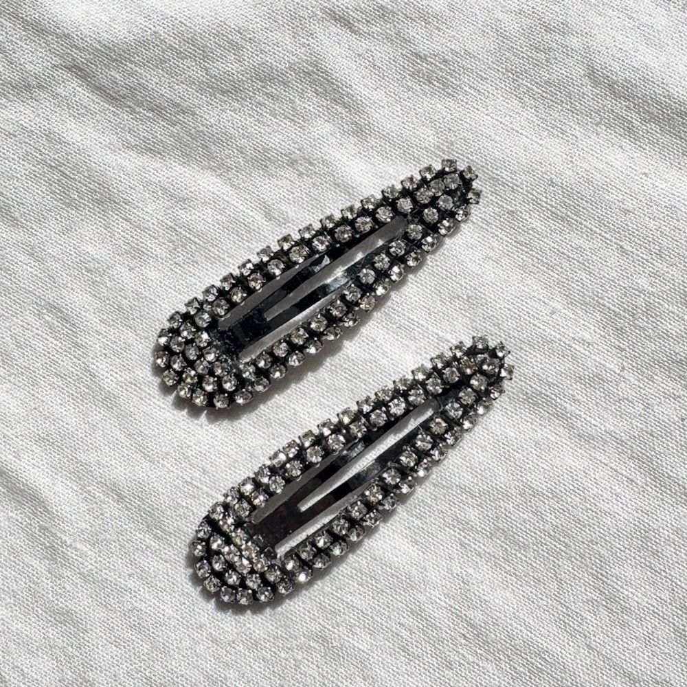 Pair of rhinestone hair clips silver y2k